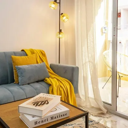 Pink Royal - Winter By The Sea *